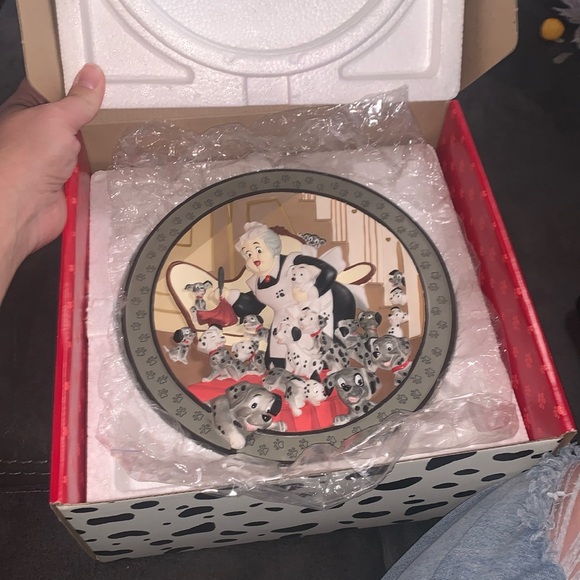 Disney 101 Dalmatians Look, Puppies Everywhere! Limited Edition Relief Plate - Picture 1 of 8